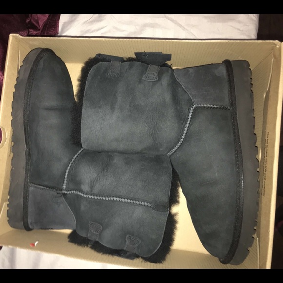 Black Bailey bow uggs women's